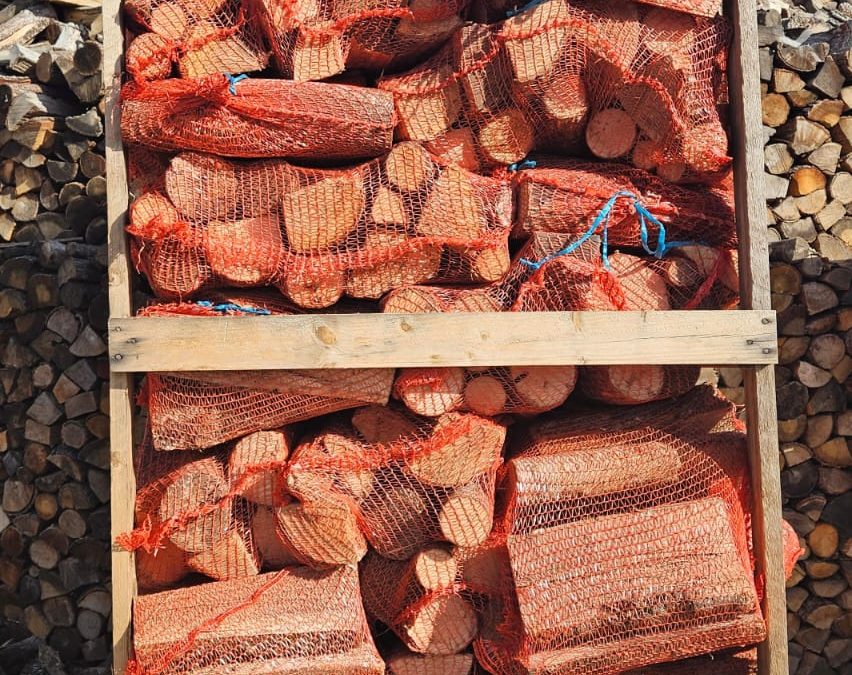 Sacchetti di legna da ardere camino in bancale